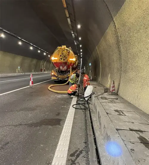 克山隧道排水渠清淤